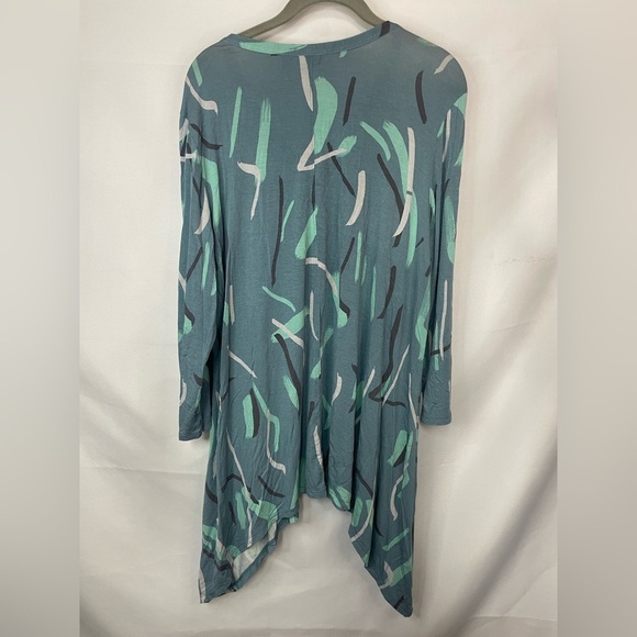 Lori Goldstein Smokey blue tunic with a shark bite hem line. - Picture 2 of 3